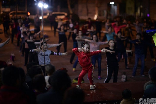 cô bé dạy nhảy nổi tiếng Trung Quốc ảnh 2 co be day nhay noi tieng Trung Quoc anh 2