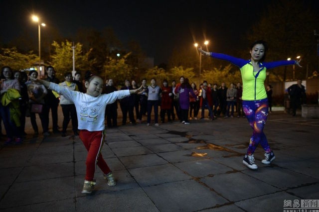 cô bé dạy nhảy nổi tiếng Trung Quốc ảnh 5 co be day nhay noi tieng Trung Quoc anh 5