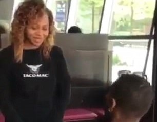 Hai chang trai phoi hop lat mat ban gai cu hinh anh