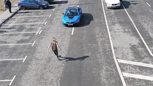 9X nhào lộn trước đầu ôtô đang phóng 97km/h ảnh 1 9X nhao lon truoc dau oto dang phong 97km/h anh 1