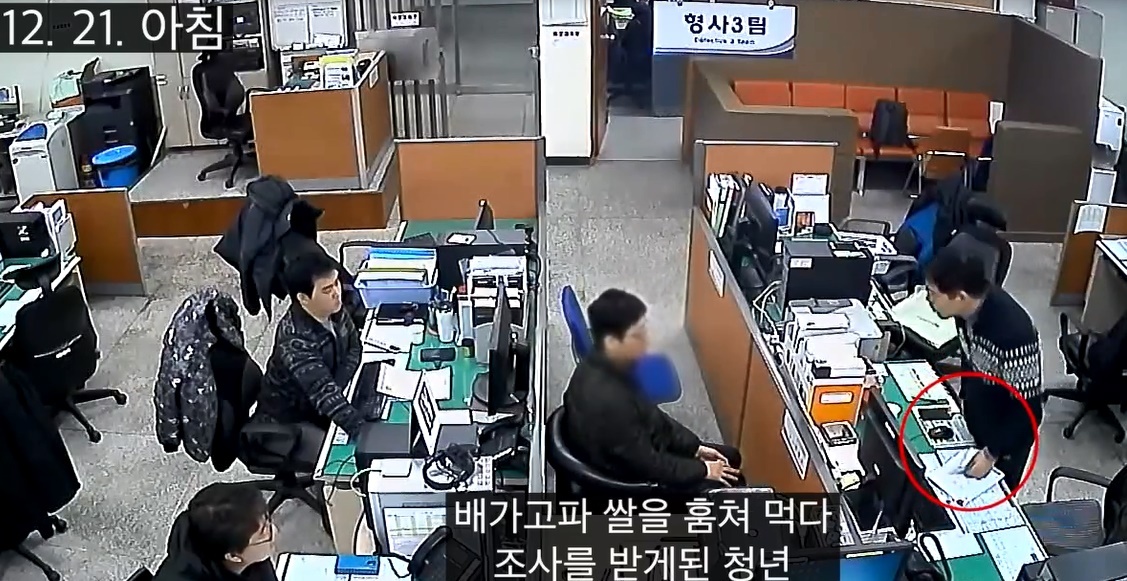 Canh sat cho tien toi pham truoc khi tra tu do hinh anh