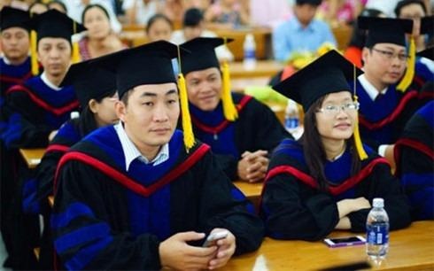 Hoc tien si chi de 'thang chuc, len quyen' la dang lo ngai hinh anh