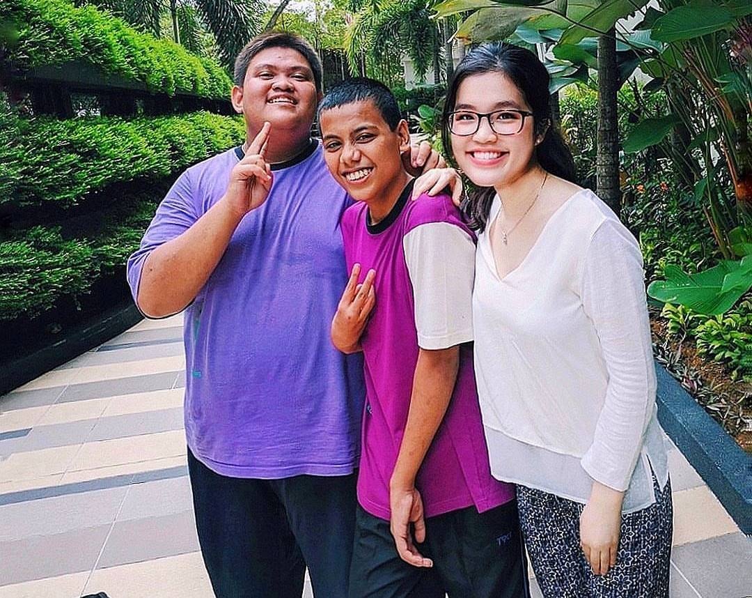 co gai do 3 truong dai hoc danh tieng anh 6