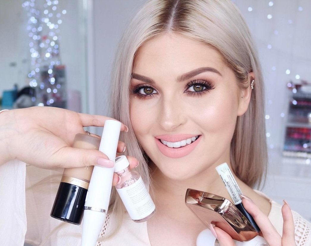 vlogger lam dep noi tieng anh 6