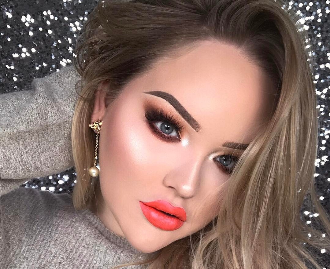 vlogger lam dep noi tieng anh 7