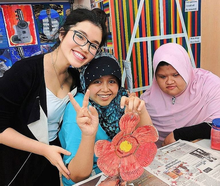 co gai do 3 truong dai hoc danh tieng anh 5