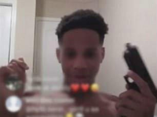 Cau be tu vong khi cam sung livestream tren mang hinh anh