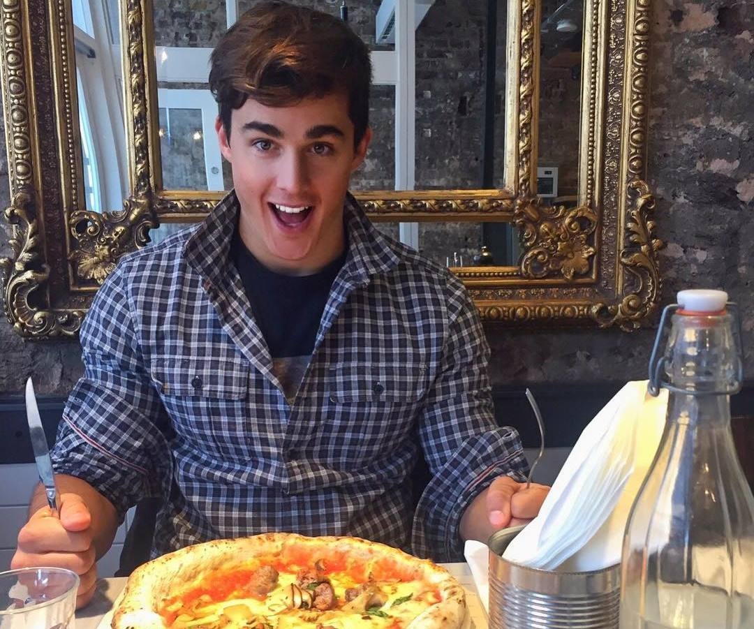 chàng trai nâng người tập thể dục ảnh 7 chang trai nang nguoi tap the duc anh 7