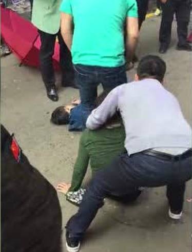 cau be nhay tu tang 5 anh 1