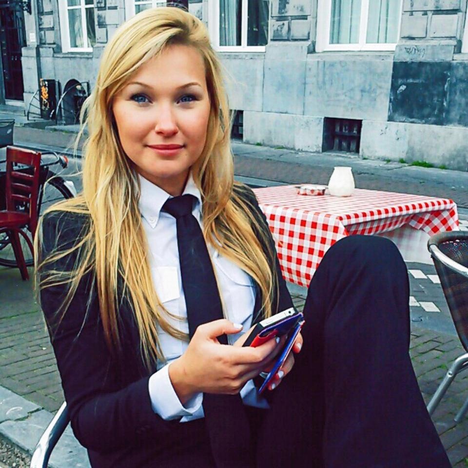 cuoc song cua nu phi cong 9X anh 7