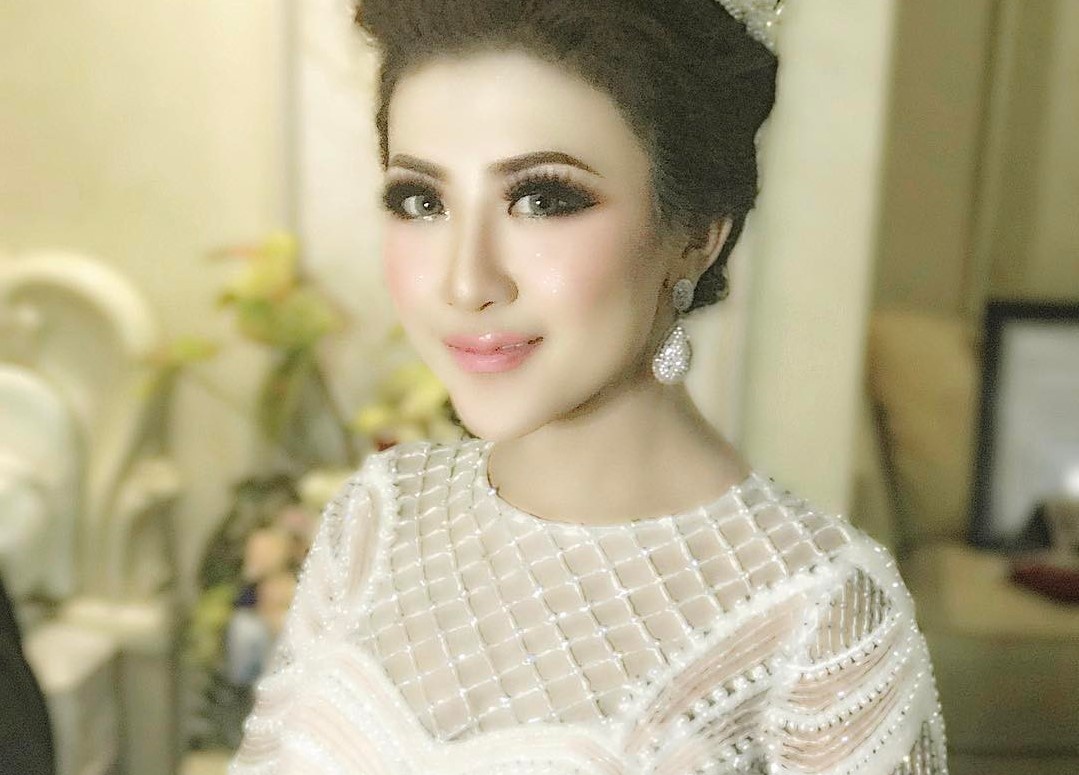 Co dau Indonesia 'gay bao' mang voi hai bo vay cuoi long lay hinh anh