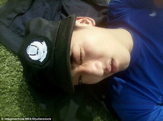 cảnh sát ngủ quên sau khi cứu người ảnh 5 canh sat ngu quen sau khi cuu nguoi anh 5