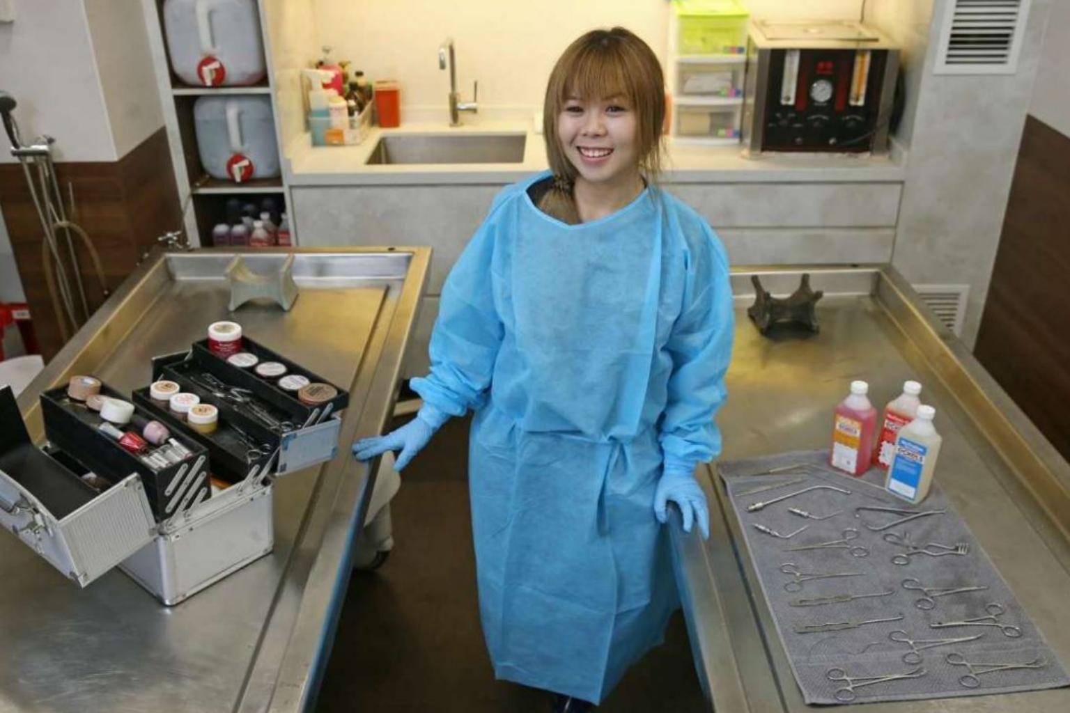 co gai chuyen cham soc cho nguoi chet anh 1