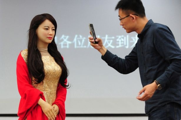 robot noi tieng nguoi anh 4