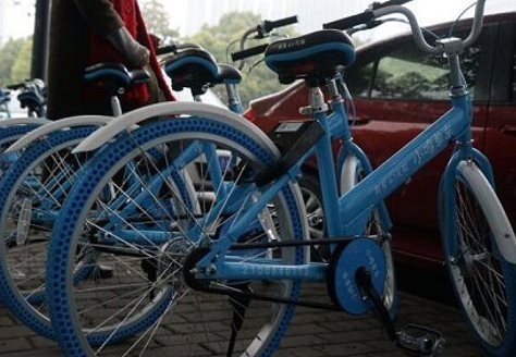 Chang trai hot hoang khi phai tra 58.000 USD cho 20 phut dap xe hinh anh