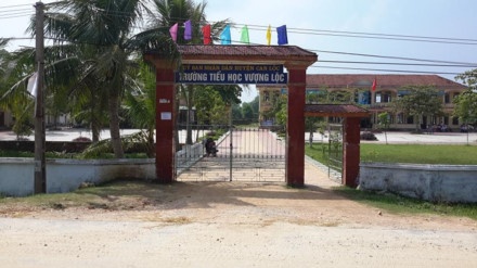 hieu truong khong co ho so giang day anh 1