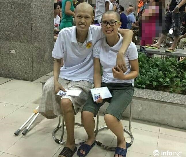 nữ sinh mang khối u lên giảng đường ảnh 1 nu sinh mang khoi u len giang duong anh 1
