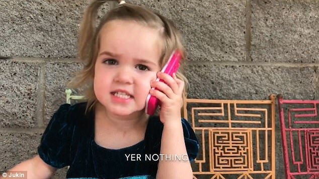 Phan ung cua co be khi thay 'ban trai' ngoai tinh hinh anh