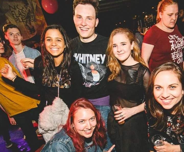 co gai co canh tay dai 1, 83 m anh 1