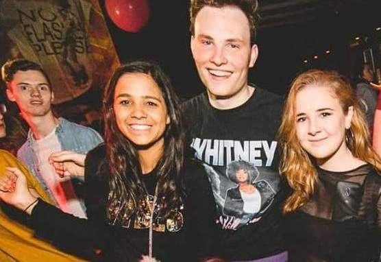 Anh thieu nu co canh tay dai gan 2 m khien dan mang 'hai nao' hinh anh