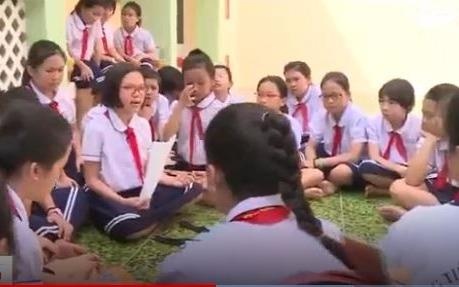 Hoc sinh lop 4 huong dan ban nu phong chong xam hai tinh duc hinh anh