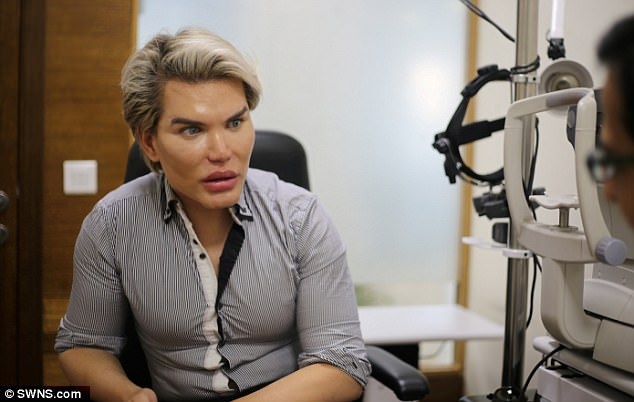 'Bup be Ken' chi 8.000 bang Anh de thay doi mau mat hinh anh