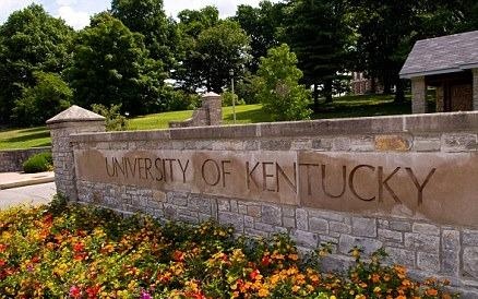 Sinh vien dot nhap truong hoc luc nua dem lay trom de thi hinh anh