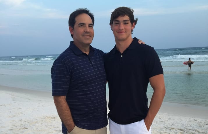 cha đến lớp ngồi cùng con ảnh 1 cha den lop ngoi cung con anh 1