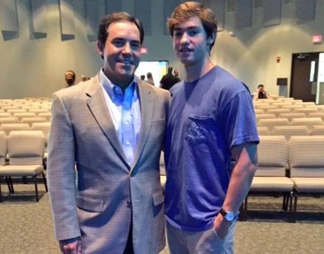 cha đến lớp ngồi cùng con ảnh 3 cha den lop ngoi cung con anh 3