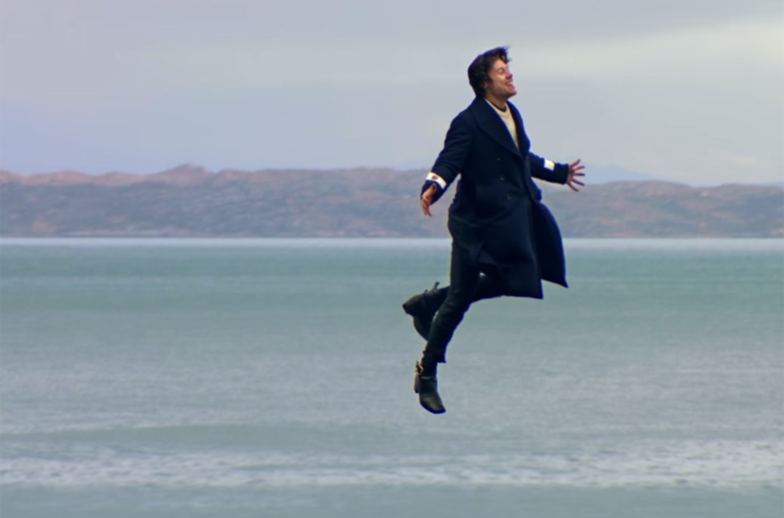 MV Sign of the Times cua Harry Styles hinh anh