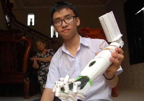 Nam sinh Quang Tri di thi quoc te da duoc cap visa den My hinh anh