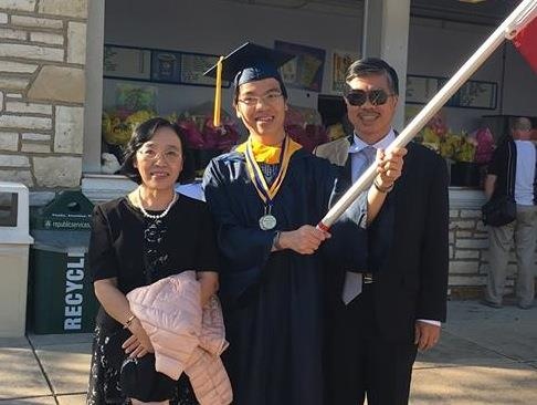 Le Quang Liem tot nghiep loai xuat sac Dai hoc Webster hinh anh