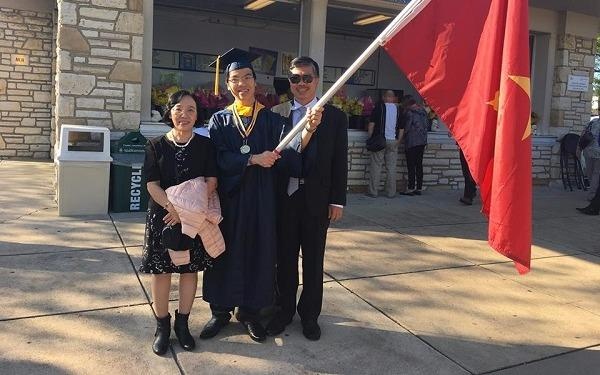 Le Quang Liem trong buoi le tot nghiep cua DH Webster (My) hinh anh