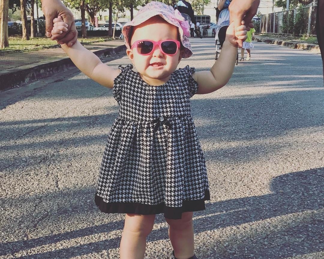 cô bé không khóc khi được khâu ảnh 2 co be khong khoc khi duoc khau anh 2