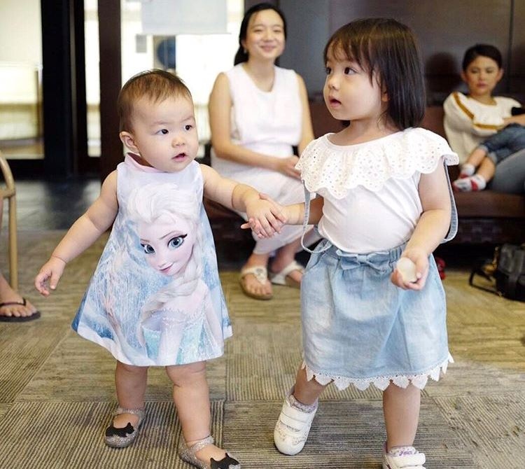 cô bé không khóc khi được khâu ảnh 4 co be khong khoc khi duoc khau anh 4