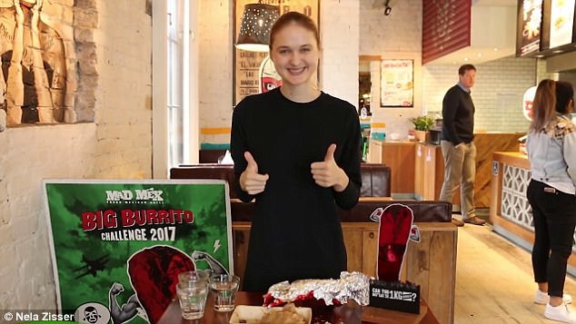 an het chiec banh 1 kg trong 95 giay anh 2