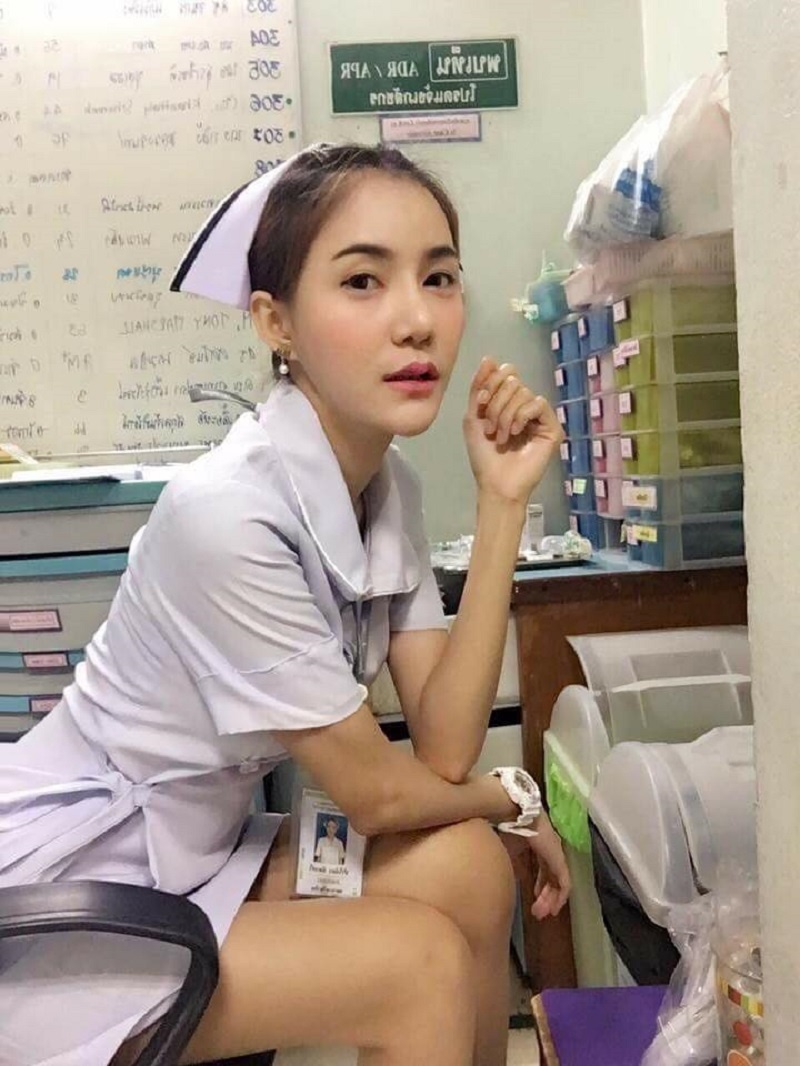nữ y tá từ chức vì mặc đồng phục quá gợi cảm ảnh 2 nu y ta tu chuc vi mac dong phuc qua goi cam anh 2