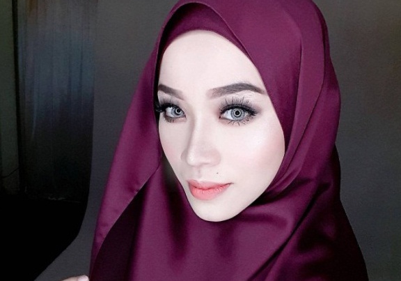 Co giao nguoi Malaysia dep nhu hot girl hinh anh