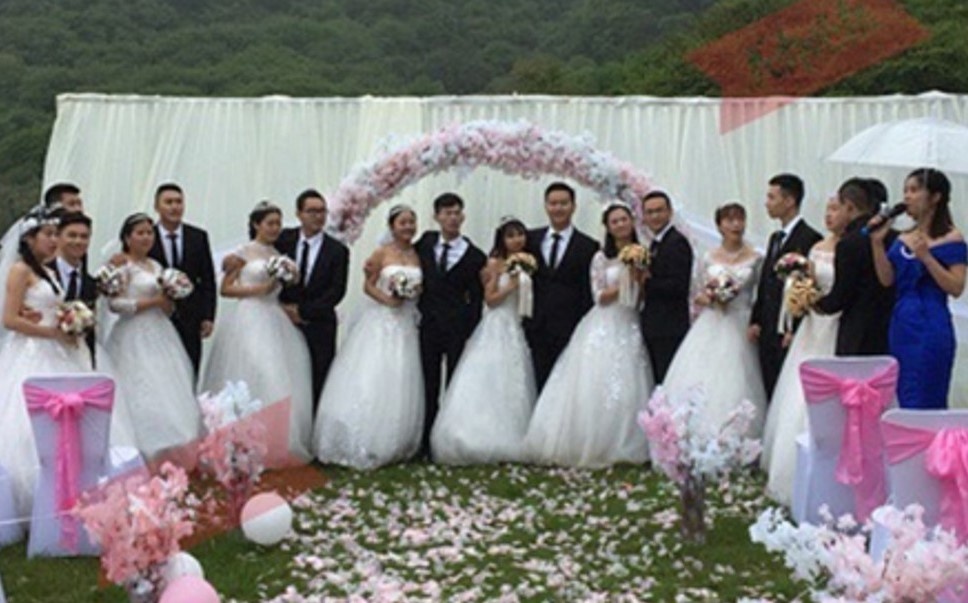 8 cap sinh vien cua mot lop dai hoc to chuc dam cuoi cung ngay hinh anh