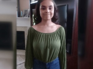 nu sinh bi dinh chi vi mac ho hang anh 1