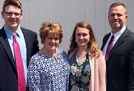 nu sinh bi ky luat vi mang thai anh 2