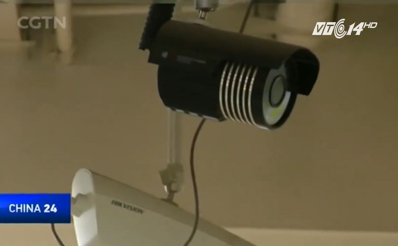 Truong hoc phat livestream de phu huynh giam sat hoc sinh hinh anh