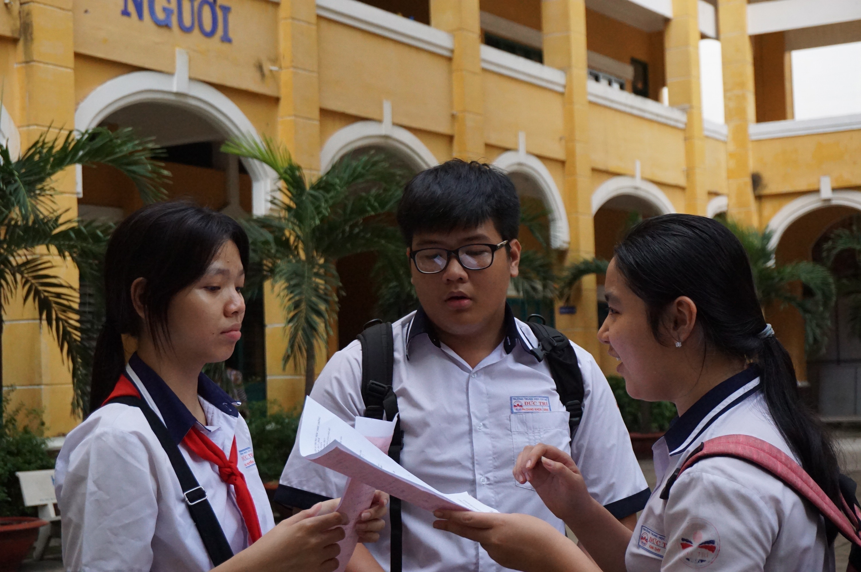 tuyen sinh vao 10 TP.HCM,  he cong lap,  truong chuyen,  diem chuan,  cong tac cham thi anh 1