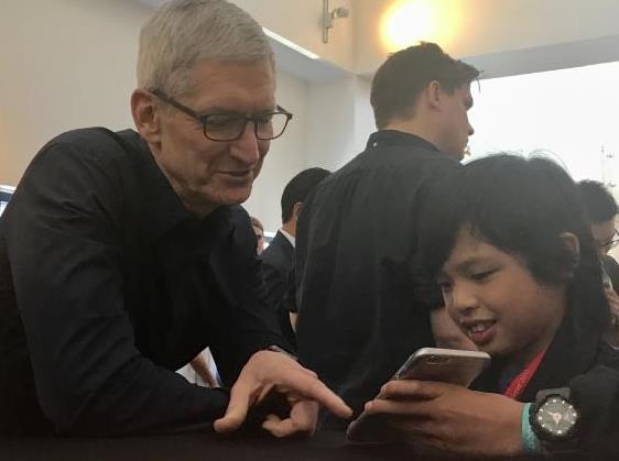 Phat minh ra ung dung trong mot tieng, cau be duoc CEO Apple khen ngoi hinh anh