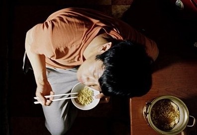 That nghiep, nhieu nguoi tre Han Quoc chi dam an mot bua moi ngay hinh anh