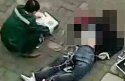 Qua ap luc, nam sinh nhay lau tu tu ngay ngay thi dau tien hinh anh