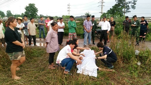 chàng trai thiệt mạng khi lấy tiền trên cột điện ảnh 1 chang trai thiet mang khi lay tien tren cot dien anh 1