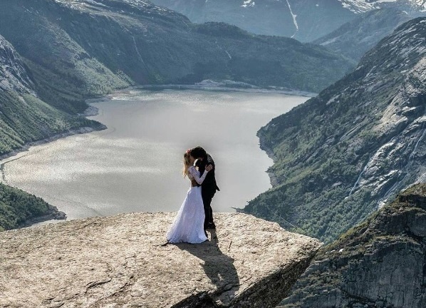 cap doi hon nhau tren khap the gian anh 1