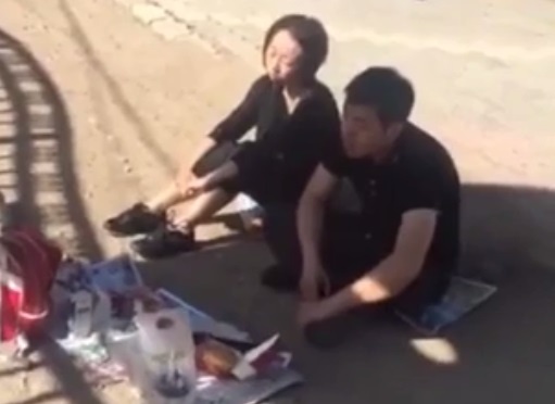 bé gái qua đời vì bị dán băng keo ảnh 2 be gai qua doi vi bi dan bang keo anh 2