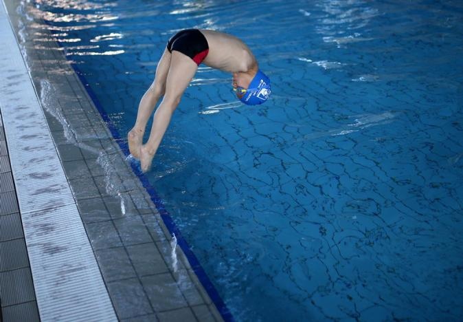 Cau be khong tay gianh huy chuong vang boi loi hinh anh